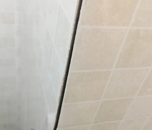 孟州瓷砖空鼓维修公司分享阳台瓷砖脱落的修复过程可以分为以下几个步骤